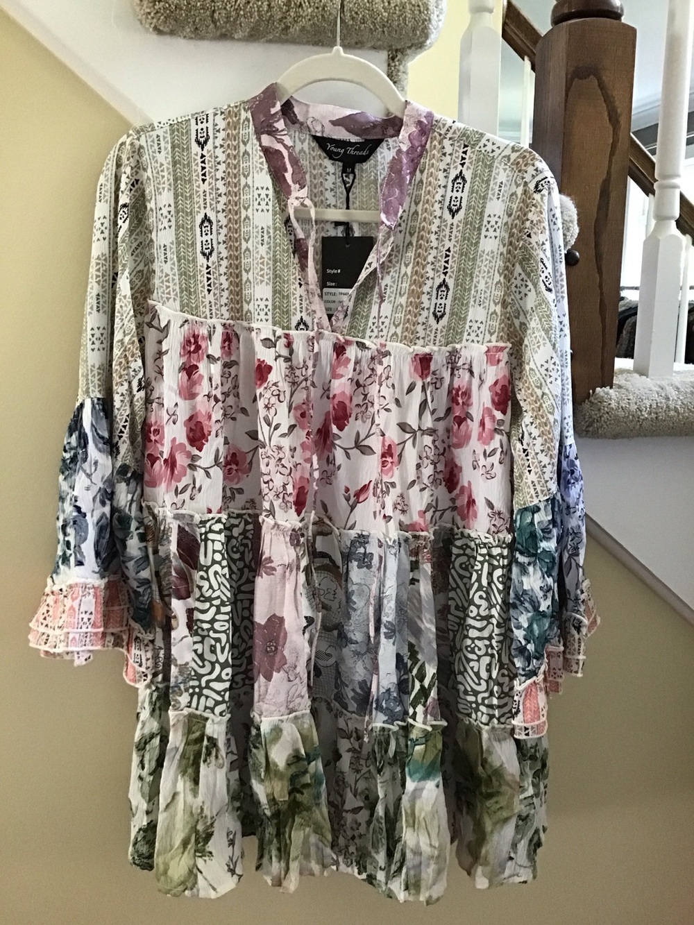 YOUNG THREADS NWT Top Floral Tiered Ruffle Design Med large
